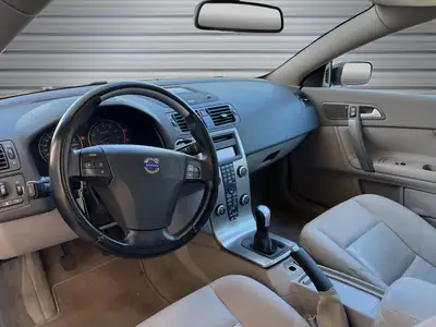 Volvo C70 T5 Summum 2006 — Cabriolet élégant, moteur 220 ch, bon état général — Miniature 9