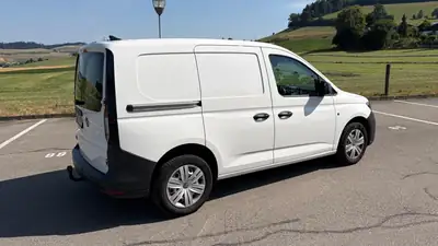 VW Caddy 1.5 TSI 114 DSG — Monospace pratique, faible kilométrage et sans sinistre — Seitenansicht