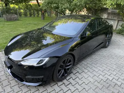Tesla Model S Plaid 2022 — 1'266 ch, Full Self-Driving, 2 jeux de jantes — side view