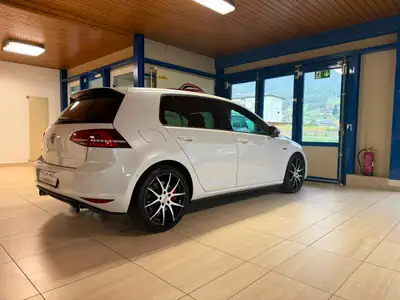 VW Golf 2.0 TSI GTI Performance DSG — Sportive dynamique, 230 ch et boîte auto — Miniatura 12