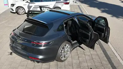 Porsche Panamera 4 E-Hybrid Sport Turismo — Berline familiale hybride rechargeable, 94'000 km — côté
