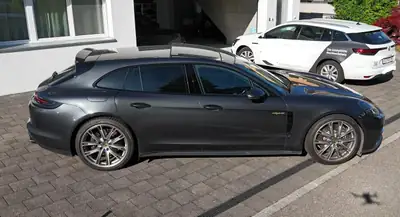 Porsche Panamera 4 E-Hybrid Sport Turismo — Berline familiale hybride rechargeable, 94'000 km — vue extérieure