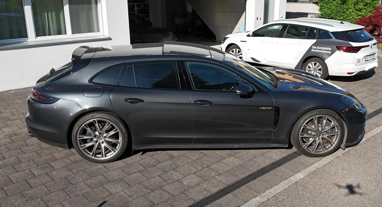 Porsche Panamera 4 E-Hybrid Sport Turismo — Berline familiale hybride rechargeable, 94'000 km — Außenansicht