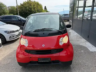 Smart Fortwo Pure 2003 — Citadine iconique, rouge métallisé, essence économique — fianco