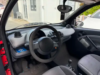 Smart Fortwo Pure 2003 — Citadine iconique, rouge métallisé, essence économique — Miniatura 8