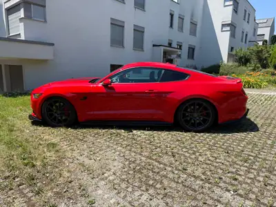 Ford Mustang 5.0 V8 GT — Légende américaine, 421 ch et design iconique — vista posteriore