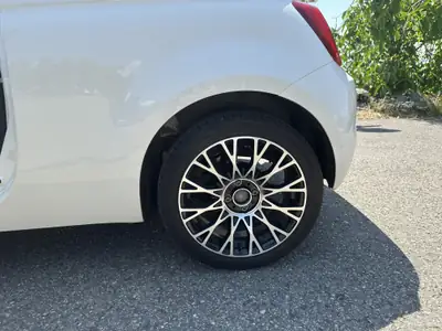 Fiat 500C 1.0 Hybrid Dolcevita — Cabriolet urbain, motorisation écologique — Miniatur 8