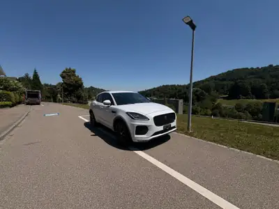 Jaguar E-PACE 2.0 T 250 R-Dynamic AWD — SUV dynamique, 119'000 km, traction intégrale — Seitenansicht