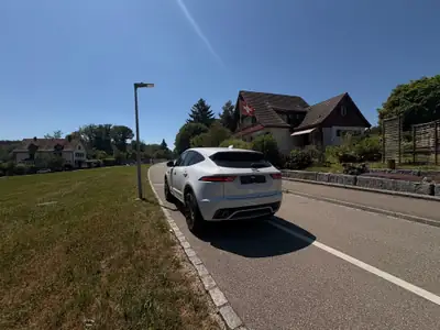Jaguar E-PACE 2.0 T 250 R-Dynamic AWD — SUV dynamique, 119'000 km, traction intégrale — Heckansicht