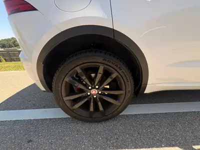 Jaguar E-PACE 2.0 T 250 R-Dynamic AWD — SUV dynamique, 119'000 km, traction intégrale — Armaturenbrett