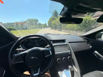 Jaguar E-PACE 2.0 T 250 R-Dynamic AWD — SUV dynamique, 119'000 km, traction intégrale — Detail
