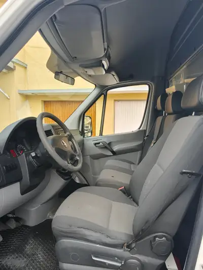 VW Crafter 2.0 TDI 136 — Utilitaire robuste, sans accident, 190'000 km — interni