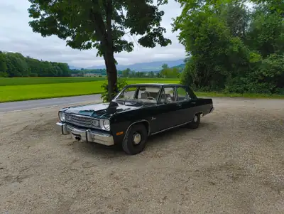 Plymouth Valiant 1975 — Berline américaine classique, 65'000 km seulement — Außenansicht