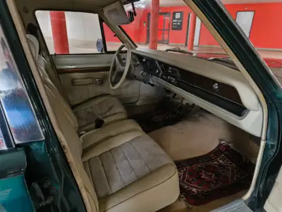 Plymouth Valiant 1975 — Berline américaine classique, 65'000 km seulement — Innenraum