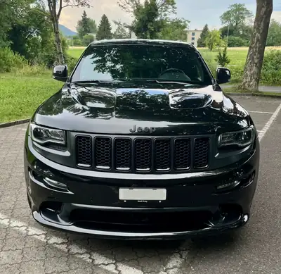 Jeep Grand Cherokee 6.4 V8 HEMI SRT8 Night — Muscle SUV américain, 468 ch intégrales — Heckansicht