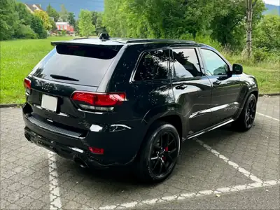 Jeep Grand Cherokee 6.4 V8 HEMI SRT8 Night — Muscle SUV américain, 468 ch intégrales — Seitenansicht