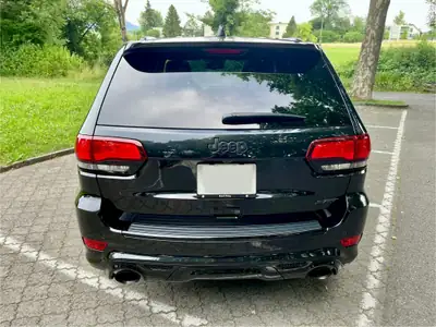 Jeep Grand Cherokee 6.4 V8 HEMI SRT8 Night — Muscle SUV américain, 468 ch intégrales — Innenraum