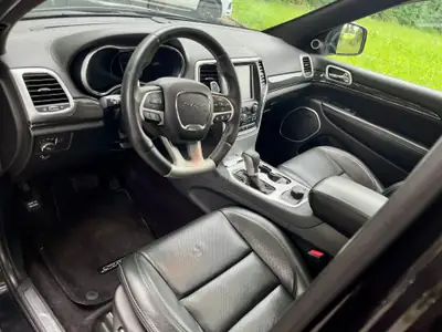 Jeep Grand Cherokee 6.4 V8 HEMI SRT8 Night — Muscle SUV américain, 468 ch intégrales — Detail