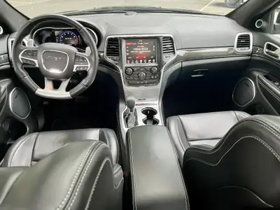 Jeep Grand Cherokee 6.4 V8 HEMI SRT8 Night — Muscle SUV américain, 468 ch intégrales — Miniatur 9
