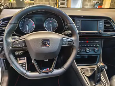 SEAT Leon 2.0 TSI 280 Cupra — Break sportif, 122'000 km, sans sinistre — interni