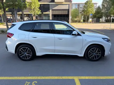 BMW X1 xDrive 25e M Sport — Hybride rechargeable, 15'000 km, équipement premium — Heckansicht