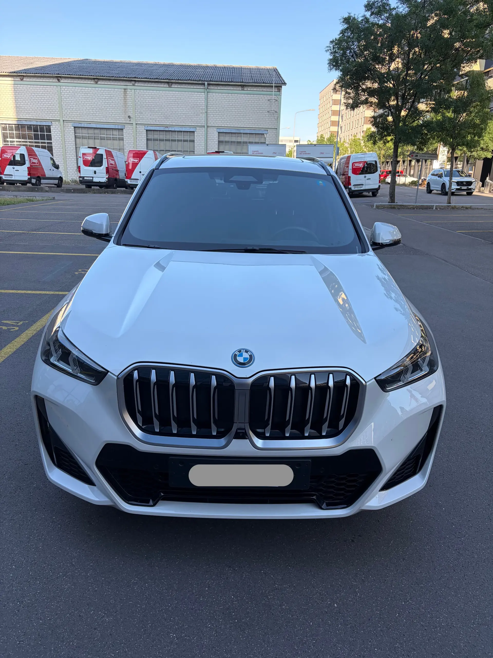 BMW X1 xDrive 25e M Sport — Hybride rechargeable, 15'000 km, équipement premium — Außenansicht