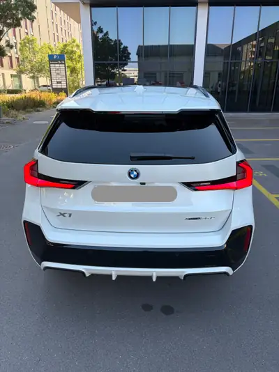 BMW X1 xDrive 25e M Sport — Hybride rechargeable, 15'000 km, équipement premium — Innenraum
