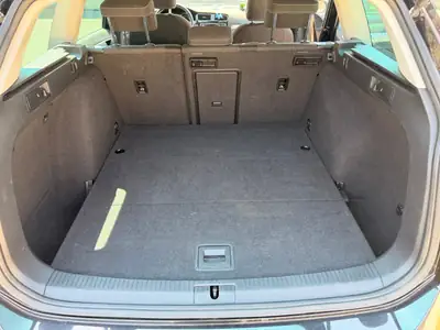 VW Golf Variant 1.4 TSI 122 Cup DSG — Monospace polyvalent, moteur moderne et économe — Miniatura 9