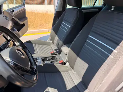 VW Golf Variant 1.4 TSI 122 Cup DSG — Monospace polyvalent, moteur moderne et économe — Miniatura 14