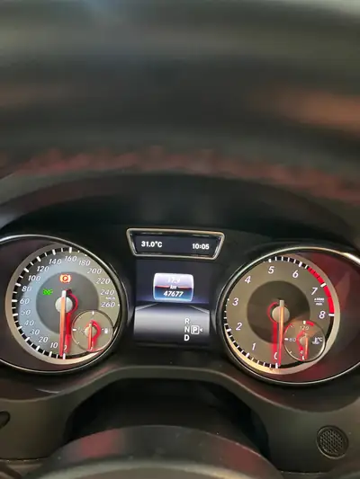 Mercedes-Benz GLA 250 4MATIC AMG Line — SUV compact premium, 48000 km seulement — tableau de bord