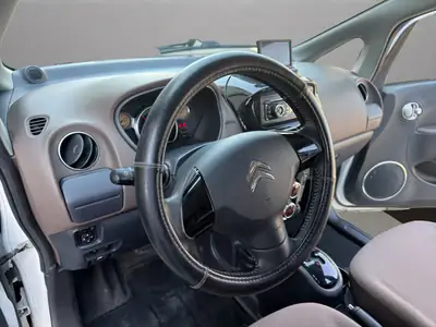 Citroën C-Zero — Électrique urbain, zéro émission et économique — Miniature 10
