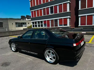 Alfa Romeo 164 2.0 V6 Turbo — Berline italienne de prestige, 35 000 km seulement — Armaturenbrett