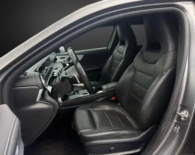 Mercedes-Benz Classe A 250 4Matic AMG Line — Berline sportive polyvalente, entretien complet — Thumbnail 7