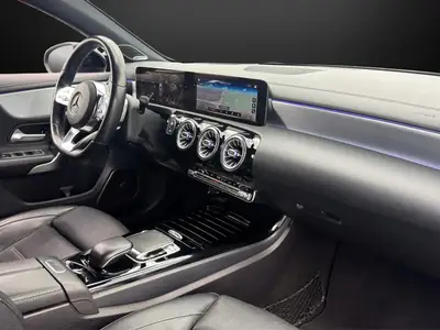 Mercedes-Benz Classe A 250 4Matic AMG Line — Berline sportive polyvalente, entretien complet — Thumbnail 10