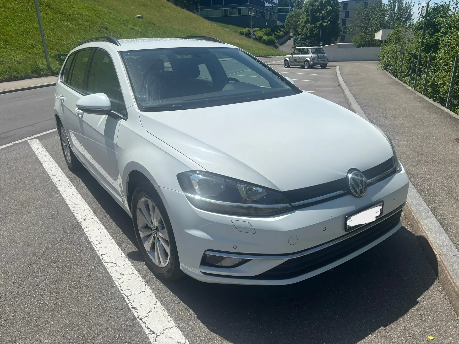 VW Golf 1.4 TSI 122 000 km — Break dynamique, équipements premium et consommation maîtrisée — vista esterna