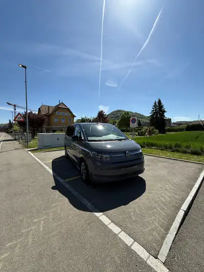 VW T7 Multivan 1.5 TSI eHybrid — Monospace hybride rechargeable 7 places, 4motion — Heckansicht