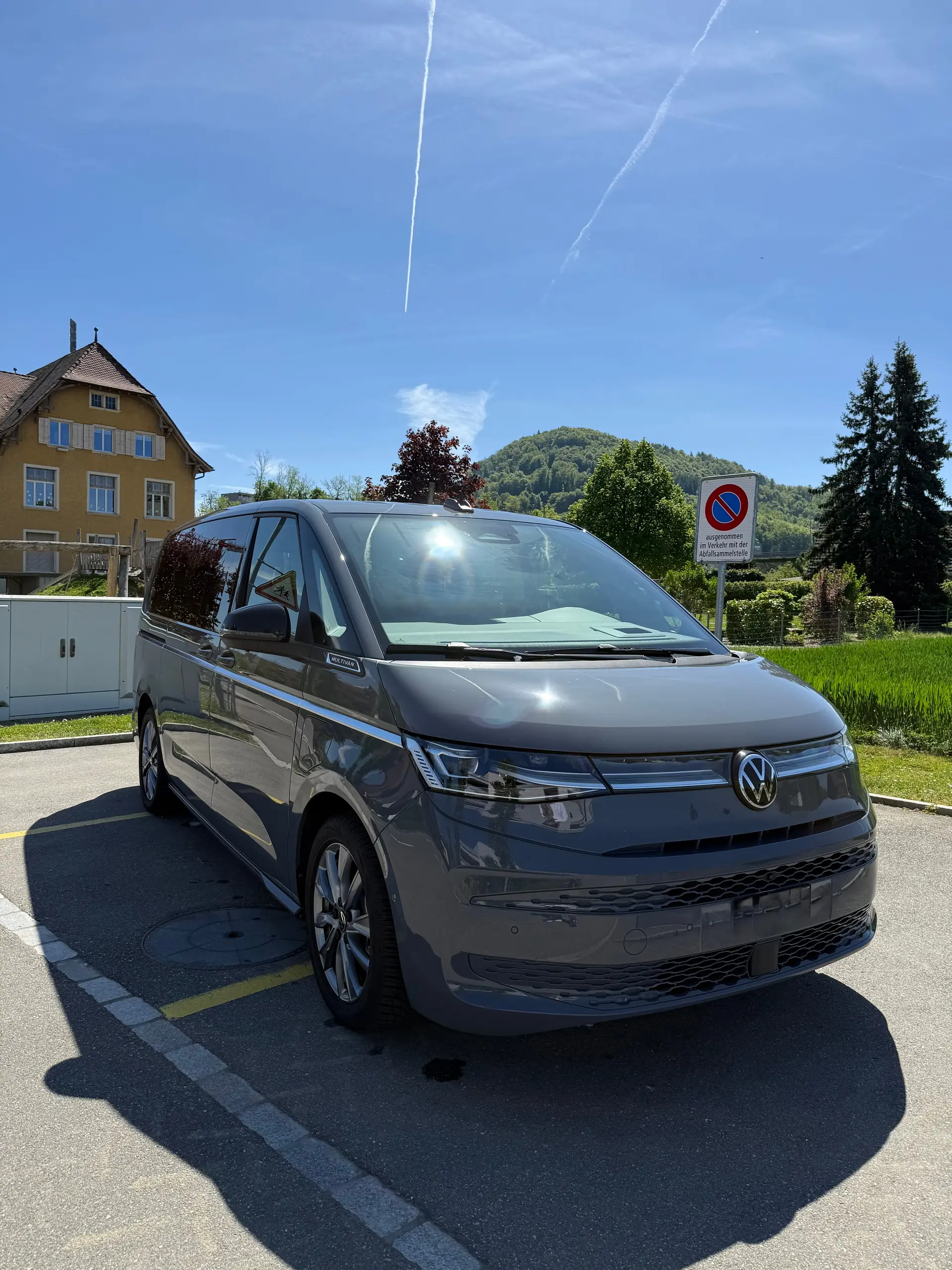 VW T7 Multivan 1.5 TSI eHybrid — Monospace hybride rechargeable 7 places, 4motion — Außenansicht