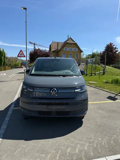 VW T7 Multivan 1.5 TSI eHybrid — Monospace hybride rechargeable 7 places, 4motion — Innenraum