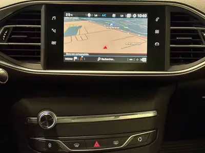 Peugeot 308 1.2 PureTech GT Line — Berline compacte élégante, boîte auto EAT8, faible kilométrage — Detail