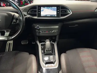 Peugeot 308 1.2 PureTech GT Line — Berline compacte élégante, boîte auto EAT8, faible kilométrage — Miniatur 16