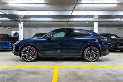 Porsche Cayenne 4.0 V8 GTS Coupé — SUV coupé haute performance, 47'900 km seulement — exterior view