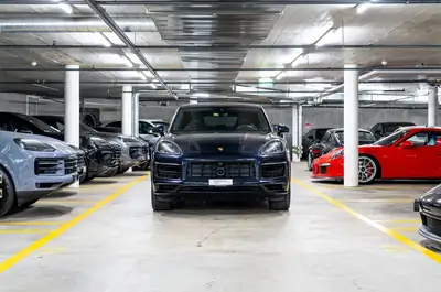 Porsche Cayenne 4.0 V8 GTS Coupé — SUV coupé haute performance, 47'900 km seulement — side view