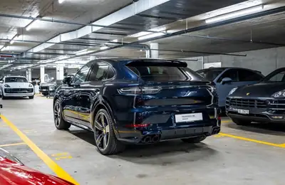 Porsche Cayenne 4.0 V8 GTS Coupé — SUV coupé haute performance, 47'900 km seulement — interior