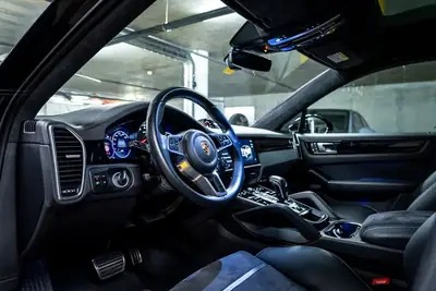 Porsche Cayenne 4.0 V8 GTS Coupé — SUV coupé haute performance, 47'900 km seulement — Thumbnail 9