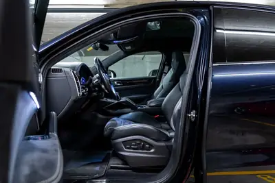 Porsche Cayenne 4.0 V8 GTS Coupé — SUV coupé haute performance, 47'900 km seulement — Thumbnail 8