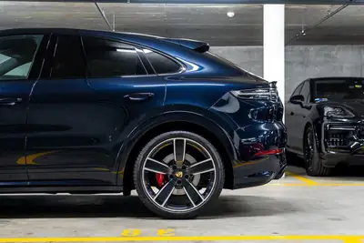 Porsche Cayenne 4.0 V8 GTS Coupé — SUV coupé haute performance, 47'900 km seulement — Thumbnail 7