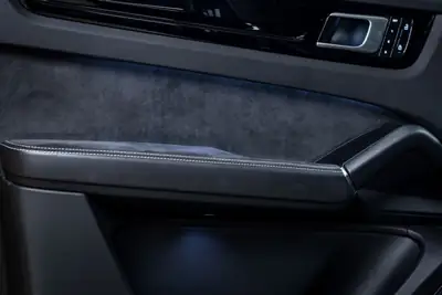 Porsche Cayenne 4.0 V8 GTS Coupé — SUV coupé haute performance, 47'900 km seulement — Thumbnail 12