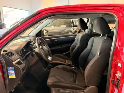 Suzuki Swift 1.6i 16V Sport — Citadine dynamique, entretien impeccable, 136 800 km — Miniature 8