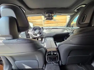 Mercedes-Benz E 220 d AMG Line 4Matic — Berline premium 220 ch, 4WD et faible consommation — Thumbnail 12