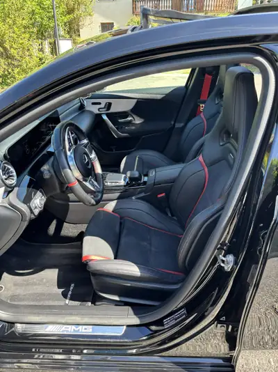 Mercedes-AMG A 35 4MATIC — Berline sportive haute performance, 63 000 km seulement — Heckansicht